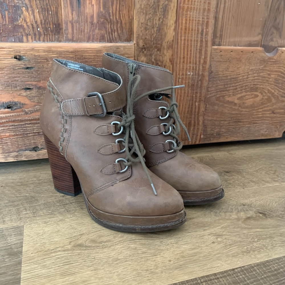 Seychelle Shenanigans Ankle Bootie Gray Brown 8.5